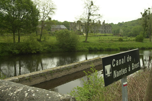 Ecluses du Canal de Nantes à Brest dans les Côtes d'Armor